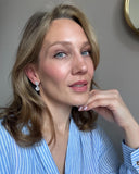 The Sophia Earrings in Sterling Silver by Sol & Raya - De Sophia oorbellen in sterling zilver