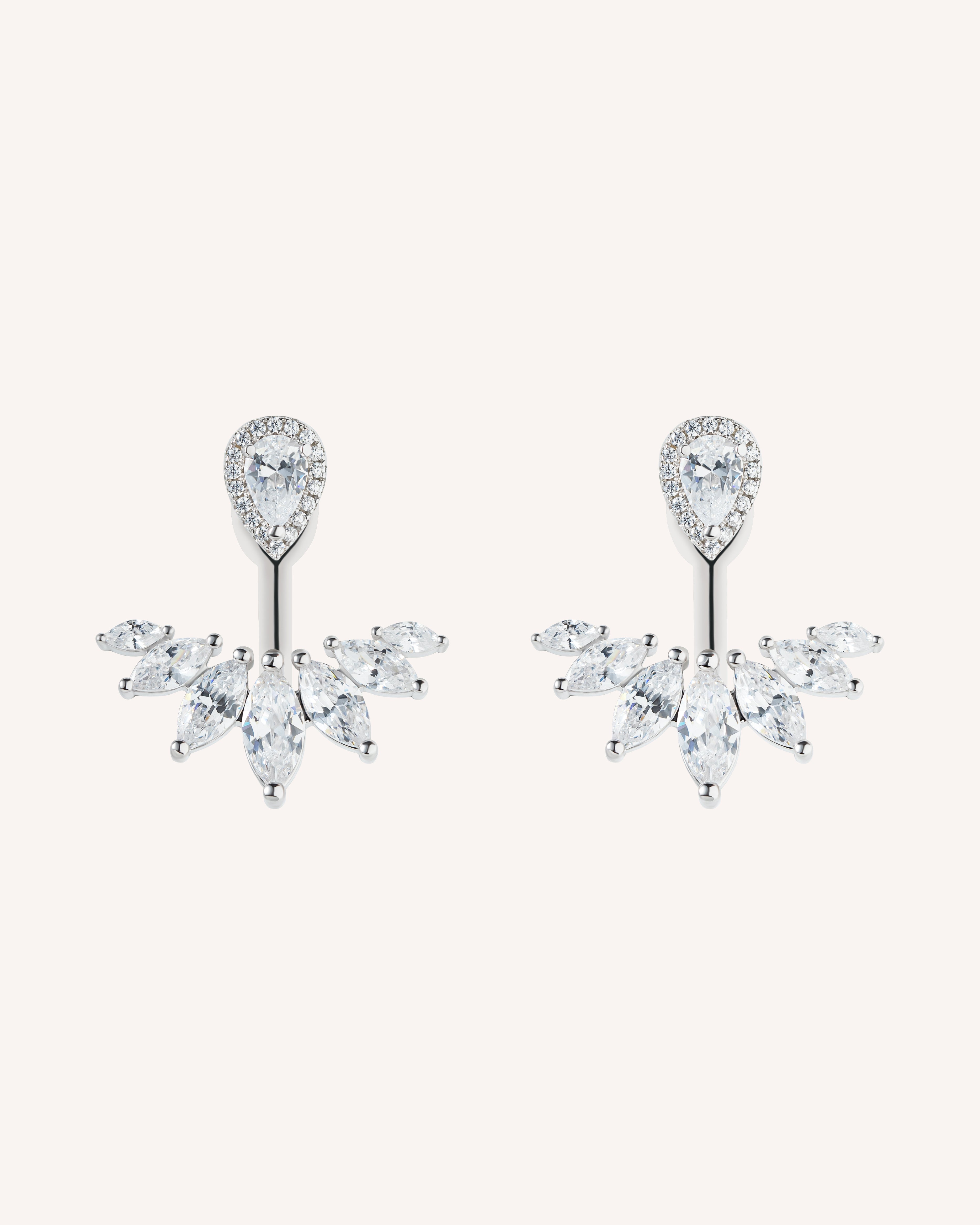 The Isadora Earrings - Sterling Silver by Sol & Raya - De Isadora oorbellen in sterling zilver