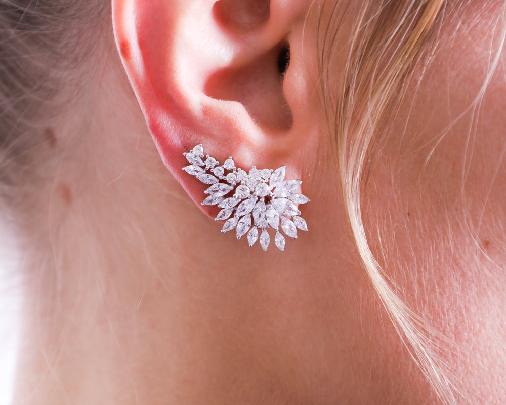 The Saphira Earrings - Sterling Silver by Sol & Raya - De Saphira oorbellen in sterling zilver met zirkonia stenen