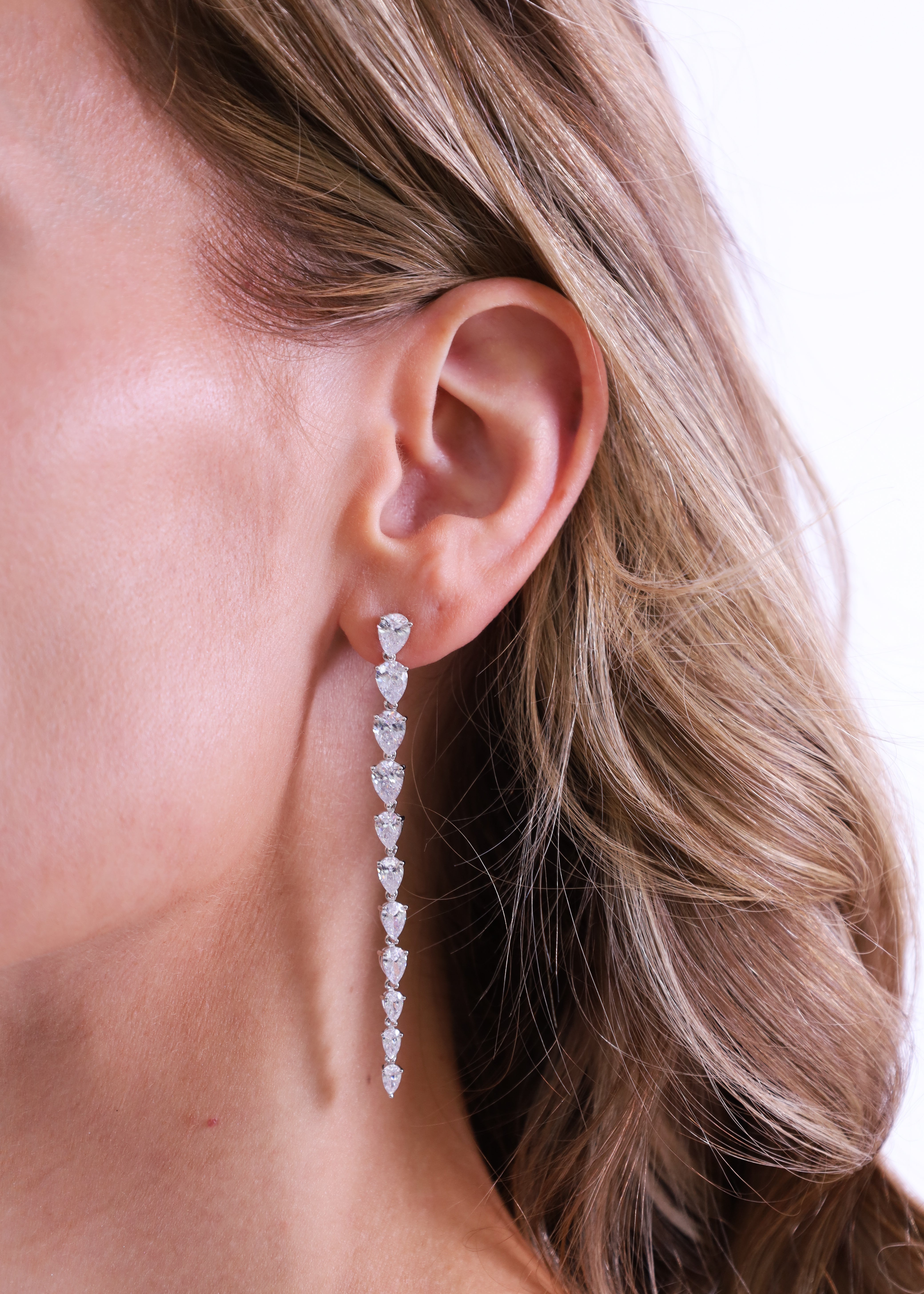 The Soline Earrings in Sterling Silver by Sol & Raya - De Soline oorbellen in sterling zilver