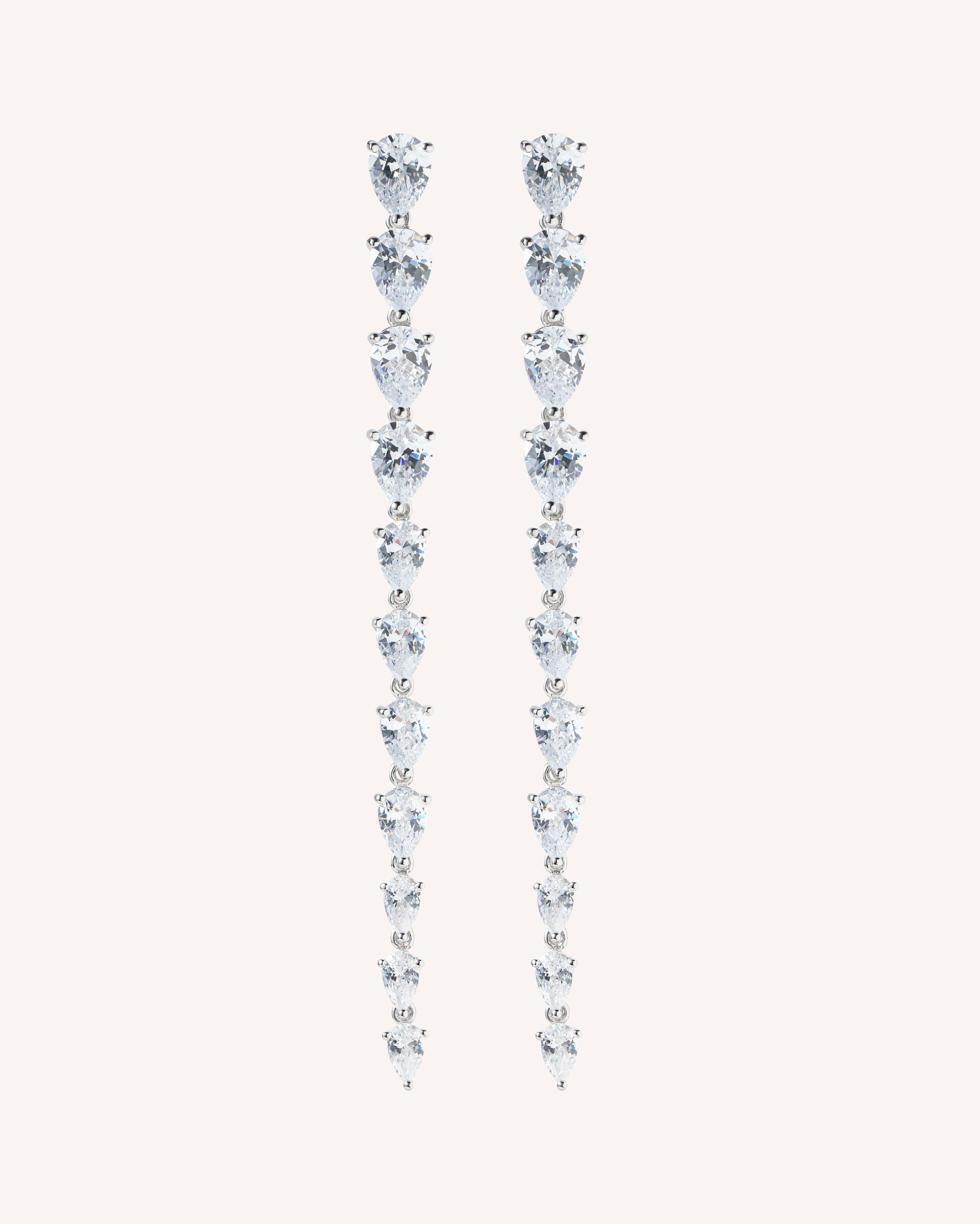The Soline Earrings in Sterling Silver by Sol & Raya - DeSoline Oorbellen in sterling zilver 