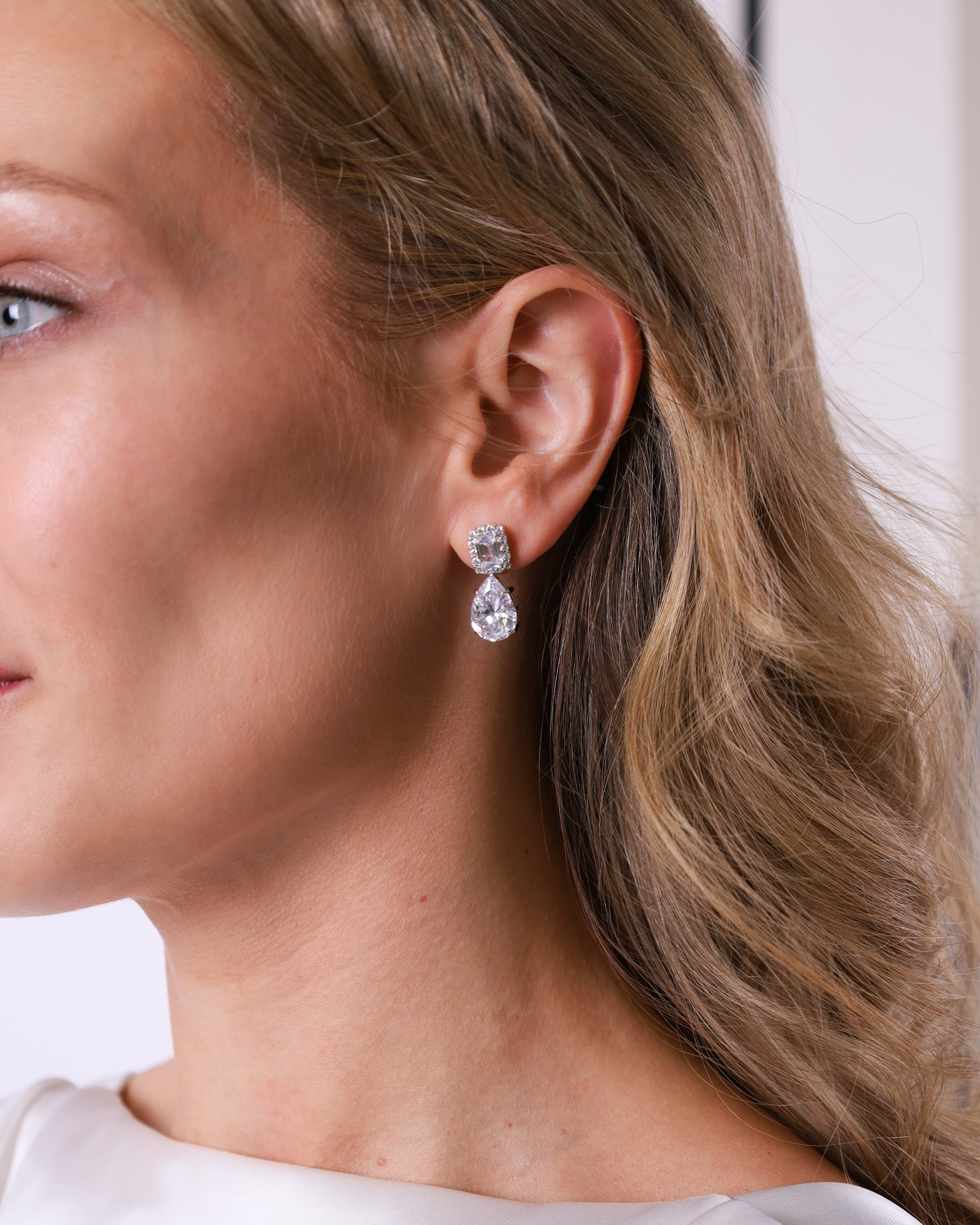 The Sophia Earrings in Sterling Silver by Sol & Raya - De Sophia oorbellen in sterling zilver